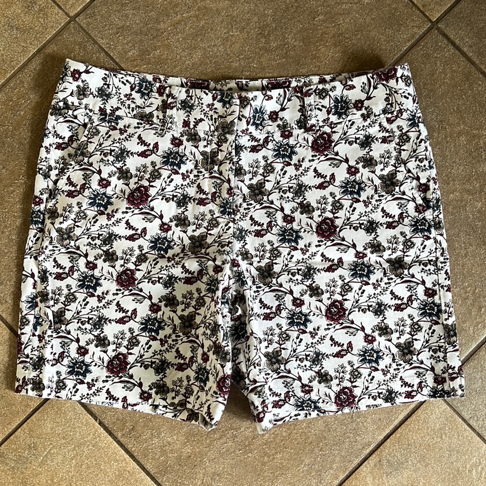 Floral Design Loft Shorts Size 4